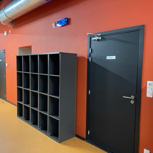 portes étagères aménagement casiers rangements